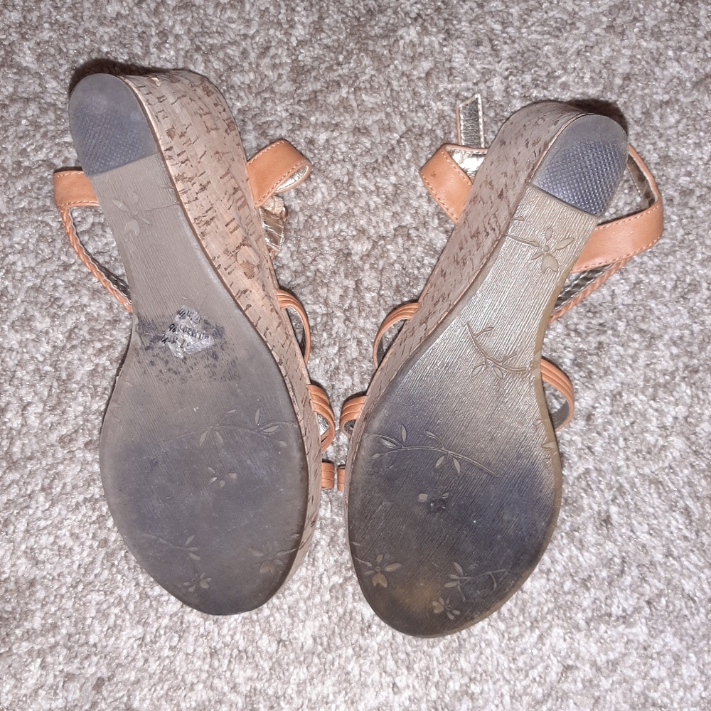 Shoes - Picture 3 of 4